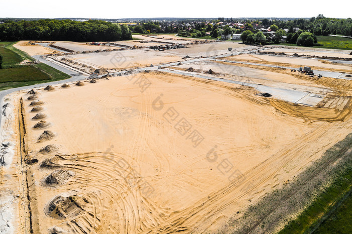 空中视图的扁平为新住房房地产沃尔夫斯堡与已经完成道路和的污水系统附近旅行