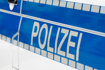 登记警察白色发光的颜色蓝色的背景的一边警察车德国