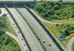 空中视图从小飞机的高速公路的北的城市布伦瑞克德国