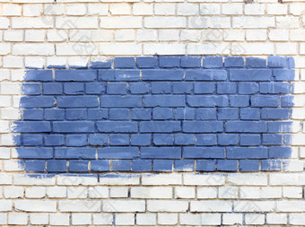 的老墙是画与白色油漆和的选择<strong>片段</strong>画与蓝色的油漆的白色老砖墙的选择<strong>片段</strong>画与蓝色的油漆