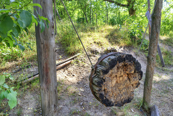 老乌克兰哥萨克木壳牌山的中间的森林哪一个服务培训设备为扔刀轴和箭头老乌克兰哥萨克木壳牌为培训扔刀轴和箭头山的森林