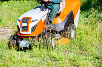 拖拉机草坪上割草机优秀的解决方案为的<strong>维护</strong>大区域公园草坪和强大的花园工具拖拉机草坪上割草机强大的花园工具为的<strong>维护</strong>大区域公园草坪