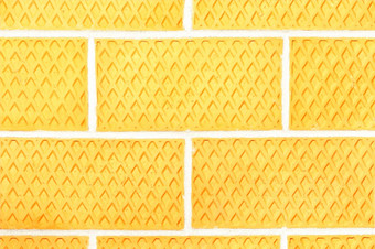 墙黄色的<strong>波纹</strong>砖砖墙纹理卷曲的整洁的砌筑与光缝特写镜头片段的纹理的墙排与黄色的<strong>波纹</strong>砖特写镜头
