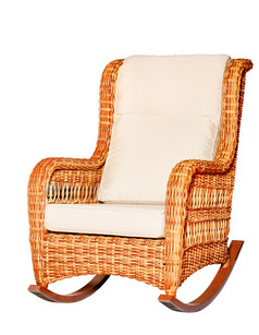 柳条摇摆椅子与软织物室内装潢米色颜色孤立的白色背景柳条摇摆椅子孤立的白色背景