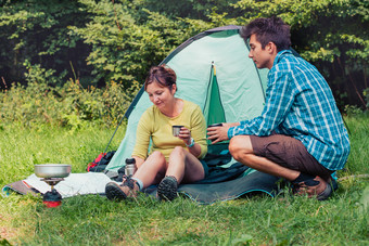 支出假期野营准备餐户外规划下一个旅行