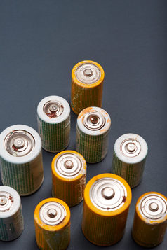 出院电池纸背景收集使用电池回收浪费处理和回收复制空间为文本