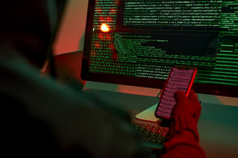 匿名人使用电脑和编程打破代码网络<strong>安全</strong>威胁互联网和网络<strong>安全</strong>访问私人<strong>信息</strong>匿名黑客使用技术访问密码和加密数据网络攻击
