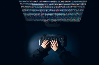 网络安全威胁年轻的女人使用电脑和编码互联网和网络安全偷私人信息人使用技术偷密码和私人数据网络攻击犯罪
