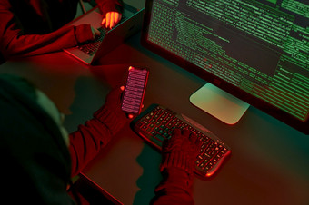 匿名人使用电脑和编程打破<strong>代码</strong>网络安全威胁互联网和网络安全访问私人信息匿名<strong>黑客</strong>使用技术访问密码和加密数据网络攻击