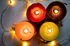 四个蜡烛为出现圣诞节背景