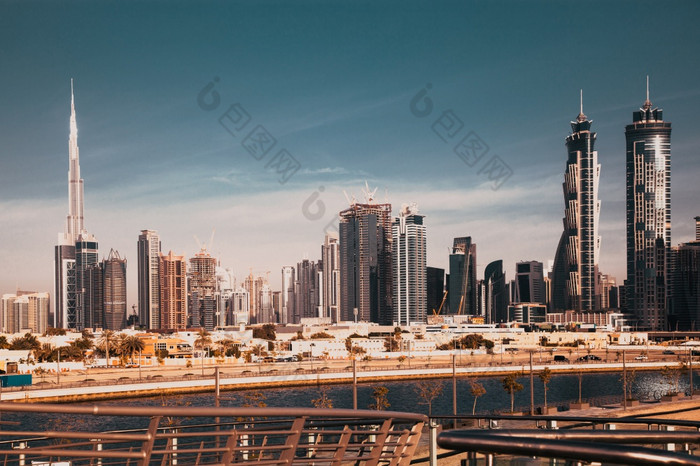 迪拜阿联酋2月迪拜市中心摩天大楼查看从的迪拜水运河