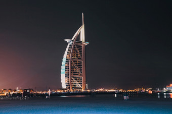 迪拜阿联酋2月的世界rsquo第一个七个星星奢侈品酒店迪拜塔阿拉伯晚上见过从朱美拉公共海滩迪拜曼联阿拉伯阿联酋航空公司