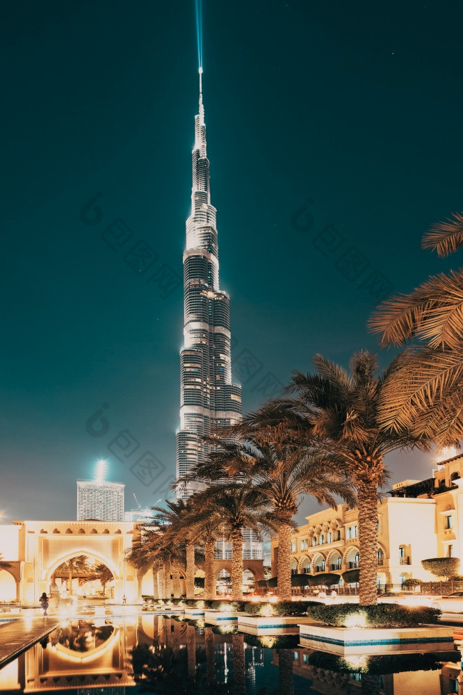 迪拜阿联酋2月的入口的宫酒店迪拜与迪拜塔哈利法塔的背景的迪拜塔哈利法塔的最高的结构的世界住房酒店和公寓