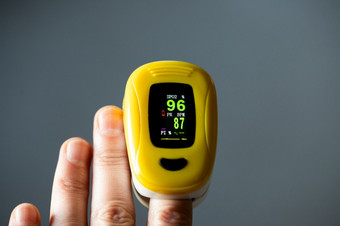测量血饱和和脉冲使用脉冲血氧计