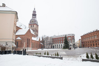 城市里加拉脱维亚老城市<strong>街道</strong>游客和体系结构老房子<strong>街道</strong>和城市视图旅行照片一月冬雪和冷
