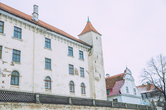 城市里加拉脱维亚老城市街道游客和体系结构老房子街道和城市视图旅行照片二月冬雪和冷