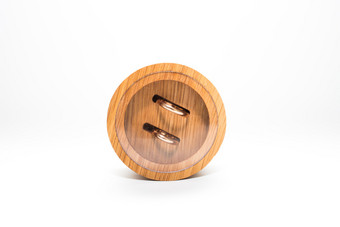 城市里加拉脱维亚共和国手使木环盒子与黄金环<strong>五月旅行</strong>照片