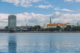 城市里加拉脱维亚共和国视图老城市和河道加瓦城市城市夏天7月旅行照片