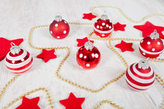 美女圣诞节球而且星星为装饰