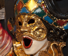 典型的色彩斑斓的面具从的威尼斯狂欢节