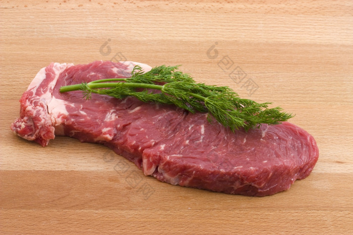 生牛肉照片生新鲜的牛肉与茴香