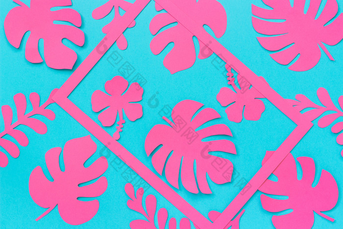 热带叶子模式时尚的粉红色的热带叶子纸和框架蓝色的背景平躺自顶向下作文有创意的纸艺术热带叶子模式时尚的粉红色的热带叶子纸和框架蓝色的背景平躺自顶向下作文有创意的纸艺术