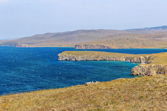 美丽的全景视图的绿松石水湖贝加尔湖和的岩石海岸奥尔洪岛旅游季节夏天西伯利亚