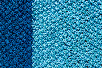 一块的双色蓝色的针织织物背景纹理针织纱手工制作的一块的双色蓝色的针织织物背景纹理针织纱手工制作的