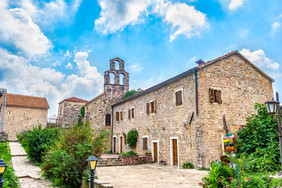 古老的教堂的老小镇布德瓦黑山共和国老小镇