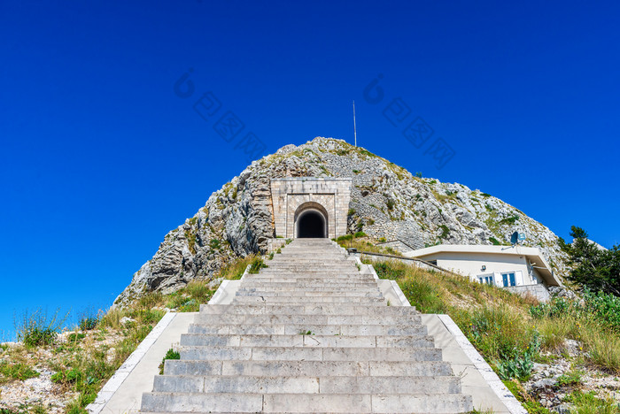 楼梯的隧道彼得njegosh陵墓黑山共和国楼梯njegosh陵墓