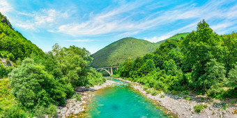 河塔拉山黑山共和国阳光明媚的夏天一天河塔拉山