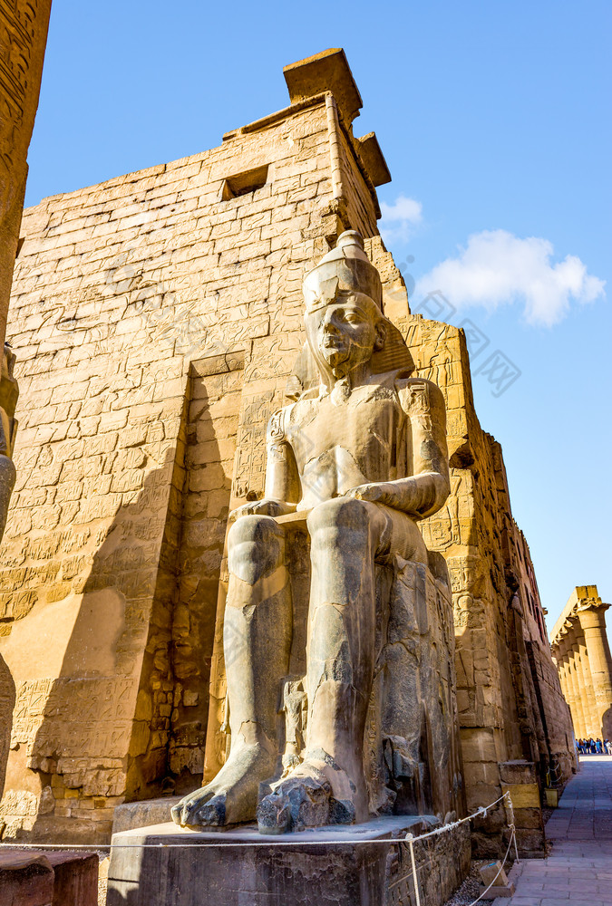 雕像坐着法老卡纳克寺庙卢克索雕像坐着法老