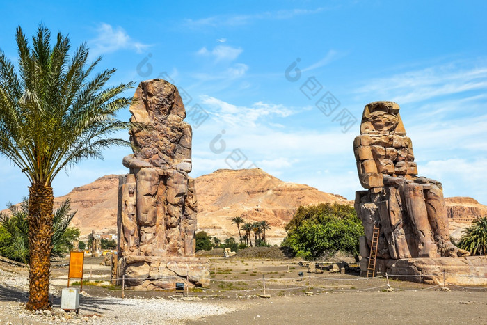 的巨人门农两个著名的埃及雕像卢克索两个古老的雕像