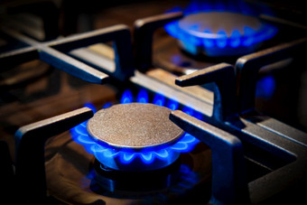 明亮的蓝色的火焰气体燃烧器的厨房火焰气体燃烧器