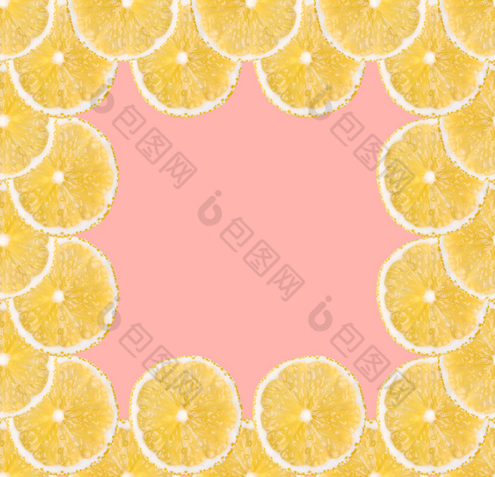 背景新鲜的黄色的柠檬片广场水果框架关闭粉红色的柔和的背景背景新鲜的黄色的柠檬片广场水果框架关闭