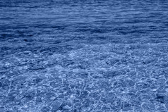 海水背景涟漪蓝色的透明的水海与太阳反射横幅与颜色的一年海水背景涟漪蓝色的透明的水海与太阳反射