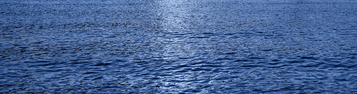 小水波是移动的海纹理背景晚上太阳蓝色的海水长时尚的横幅颜色的一年小水波是移动的海纹理背景