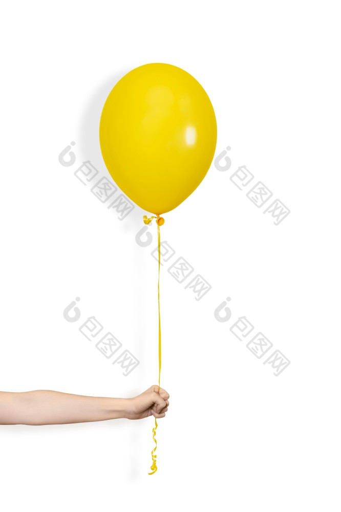 手持有黄色的气球聚会，派对现在概念黄色的气球和手孤立的白色背景手持有黄色的气球聚会，派对现在概念黄色的气球和手孤立的白色背景
