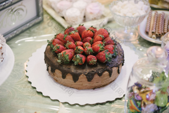 婚礼蛋糕与草莓特写镜头婚礼蛋糕与草莓特写镜头婚礼表格