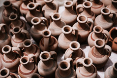 容器喝水被称为大锅和玻璃水使粘土手使陶瓷陶器手画陶器传统的陶器公平手画陶瓷