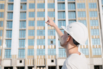 肖像工人建设网站视图有吸引力的工人头盔建设网站肖像工人建设网站