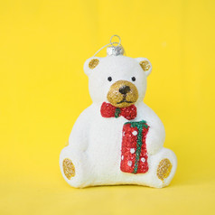 圣诞节树玩具可爱的白色泰迪熊黄色的背景