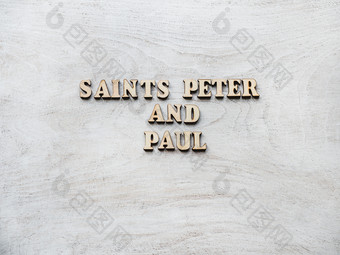 圣人彼得和保罗木未上漆的信白色表格特写镜头前视图美丽的照片祝贺你为爱的家庭亲戚朋友和的同事们圣人彼得和保罗木未上漆的信