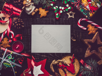 快乐圣诞节和快乐新一年美丽的卡与圣诞节装饰视图从以上特写镜头平躺祝贺你爱的家庭亲戚朋友和的同事们快乐圣诞节快乐新一年美丽的卡