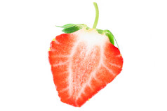 草莓一半孤立的白色背景特写镜头