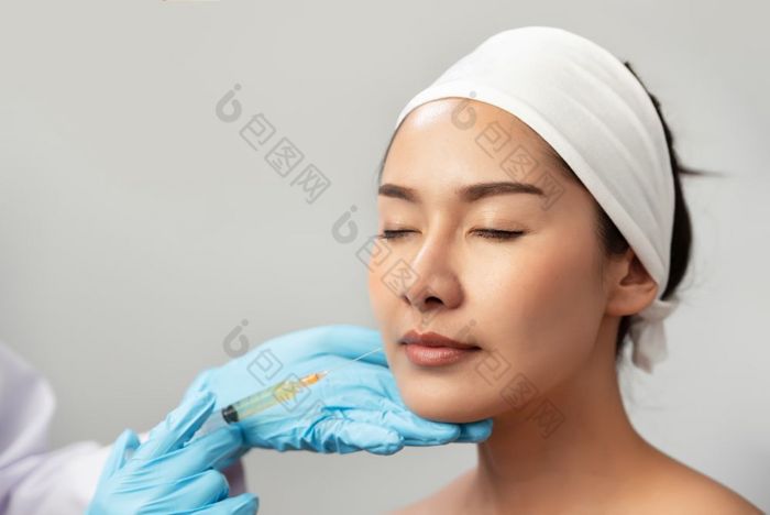 脸颊填料注射治疗注射女人脸塑料手术美和化妆品概念护肤品和反老化主题