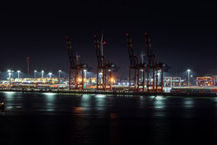 containerterminal晚上的港口执事
