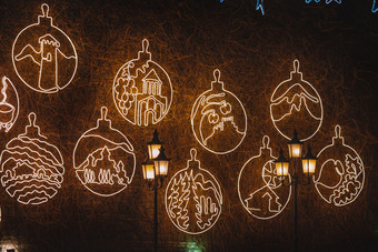 圣诞节和新一年tbilisi’s街道与美丽的灯饰和装饰