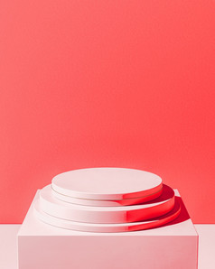 空白红色的讲台上为产品显示颜色轮基座放置广场支柱阴影光从前粉红色的颜色梯度背景