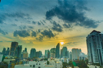 阳光早....时间曼谷城市曼谷的<strong>资</strong>本和的<strong>资</strong>本城市泰国城市景观与白色云和蓝色的<strong>天</strong>空阳光一<strong>天</strong>